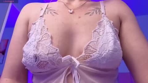 Snapshot of scarletgv chatting on 11/24/25, 04:23 Scarlet online show from 11/24/25, 04:23