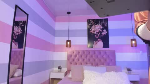 Snapshot of scarletgv chatting on 11/25/25, 10:48 Scarlet online show from 11/25/25, 10:48