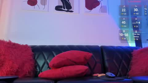 Snapshot of scarleth061 chatting on 10/15/25, 11:43 scarleth061 online show from 10/15/25, 11:43