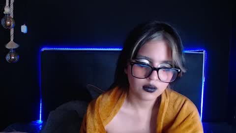Snapshot of scarleth_shadow chatting on 03/10/25, 10:04 SCARLETH online show from 03/10/25, 10:04