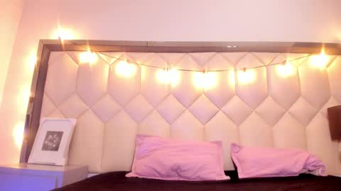 scarlethbigbug online show from 02/12/26, 12:00