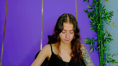 Snapshot of scarletjonesx chatting on 09/28/25, 01:11 Denis online show from 09/28/25, 01:11