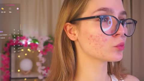 Snapshot of scarletliips chatting on 12/14/25, 08:24 Maria online show from 12/14/25, 08:24