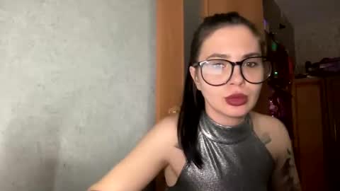 Snapshot of scarletpetal chatting on 01/26/25, 10:34 scarletpetal online show from 01/26/25, 10:34