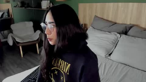 Snapshot of scarlett25__ chatting on 12/21/25, 02:13 Scarlett online show from 12/21/25, 02:13