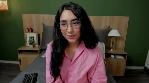 Snapshot of scarlett25__ chatting on 01/16/26, 12:20 Scarlett online show from 01/16/26, 12:20