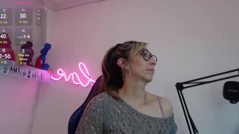 Scarlett online show from 11/18/25, 02:43