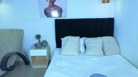 Snapshot of scarlett__bell chatting on 10/01/25, 01:17 Scarlett online show from 10/01/25, 01:17