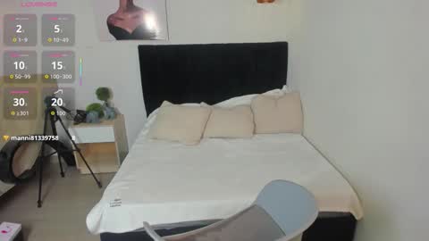 Snapshot of scarlett__bell chatting on 10/25/25, 02:02 Scarlett online show from 10/25/25, 02:02