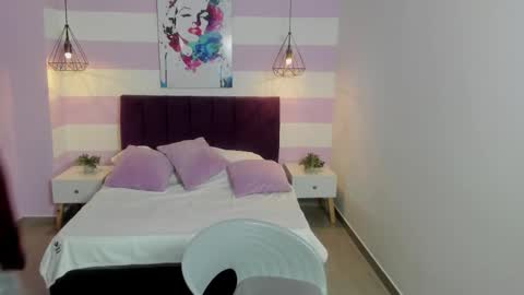 Snapshot of scarlett__bell chatting on 11/06/25, 01:45 Scarlett online show from 11/06/25, 01:45