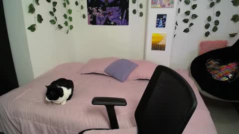 Snapshot of scarlett_blackthorne chatting on 09/23/25, 04:48 Scarlett Blackthorne  online show from 09/23/25, 04:48