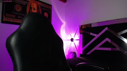 Snapshot of scarlett_buttock chatting on 01/20/25, 05:06 Scarlett online show from 01/20/25, 05:06