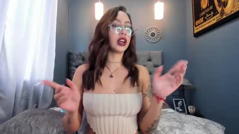 Snapshot of scarlett_buttock chatting on 10/14/25, 04:41 Scarlett online show from 10/14/25, 04:41