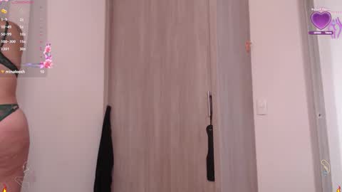 Snapshot of scarlett_diamond chatting on 09/30/25, 07:52 Scarlett Thumb up please help me 100 its important online show from 09/30/25, 07:52