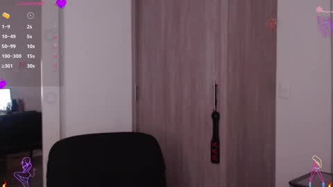 Snapshot of scarlett_diamond chatting on 11/11/25, 01:16 Scarlett Thumb up please help me 100 its important online show from 11/11/25, 01:16