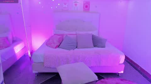 Scarlett  online show from 04/22/26, 11:12