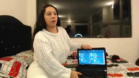 Scarlett and Jazmin online show from 02/01/25, 03:19