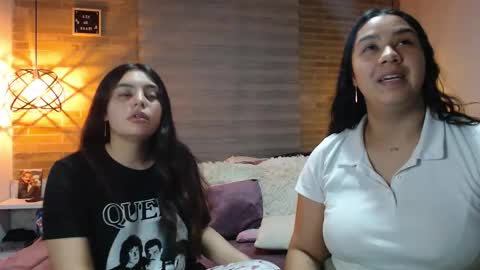 Scarlett and Jazmin online show from 12/20/25, 10:22