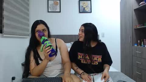 Scarlett and Jazmin online show from 03/04/26, 06:19