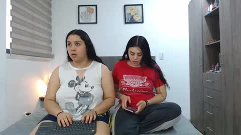 Scarlett and Jazmin online show from 04/23/26, 11:20