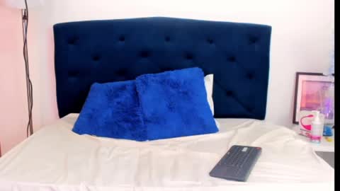 scarlett_glows2 online show from 04/25/26, 01:36