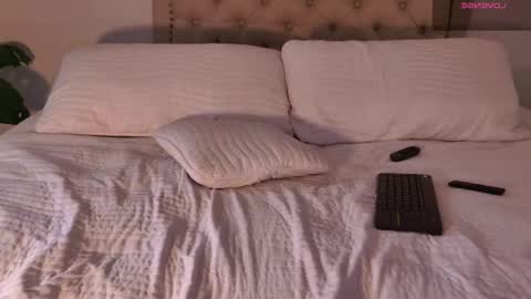 Snapshot of scarlett_grand chatting on 10/06/25, 10:18 Scarlett Grand online show from 10/06/25, 10:18