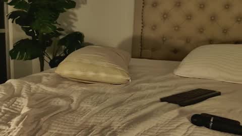 Snapshot of scarlett_grand chatting on 10/28/25, 05:00 Scarlett Grand online show from 10/28/25, 05:00