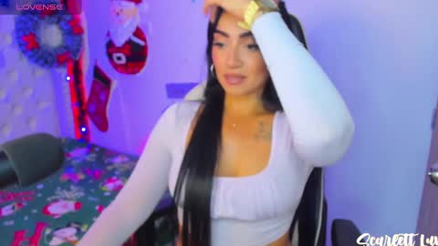 Snapshot of scarlett_luv chatting on 12/19/24, 05:29 Kim online show from 12/19/24, 05:29