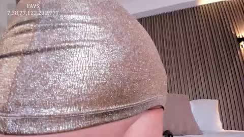 Snapshot of scarlett_model_ chatting on 10/24/25, 11:12 Mon to Sat 545pm to 1030pm col online show from 10/24/25, 11:12