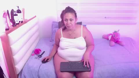 Snapshot of scarlettbooty chatting on 04/28/26, 10:09 scarlettbooty online show from 04/28/26, 10:09