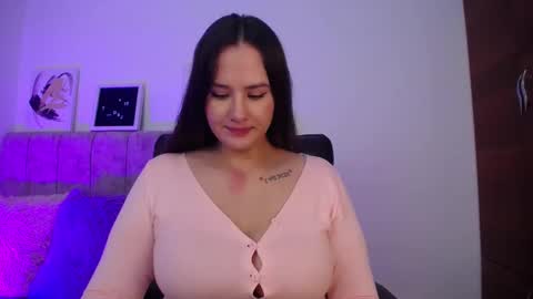 Snapshot of scarlettbrowmn chatting on 01/13/25, 05:33 Sara online show from 01/13/25, 05:33