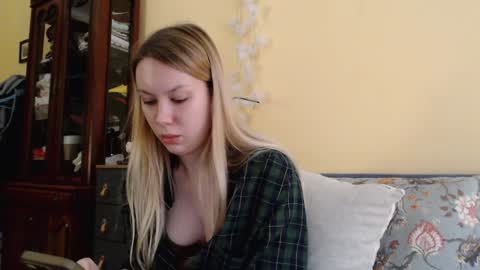 Snapshot of scarlettford chatting on 12/28/24, 12:45 Scarlett online show from 12/28/24, 12:45