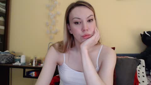 Snapshot of scarlettford chatting on 01/10/25, 04:09 Scarlett online show from 01/10/25, 04:09