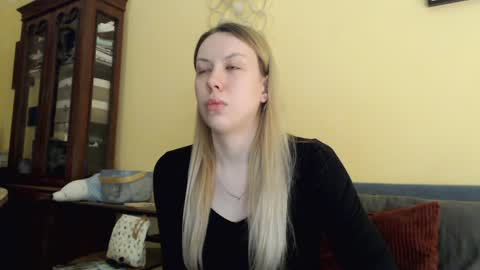 Snapshot of scarlettford chatting on 02/02/25, 04:11 Scarlett online show from 02/02/25, 04:11