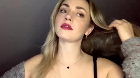 Snapshot of scarlettxblonde chatting on 05/19/26, 06:31 ScarlettxBlonde online show from 05/19/26, 06:31