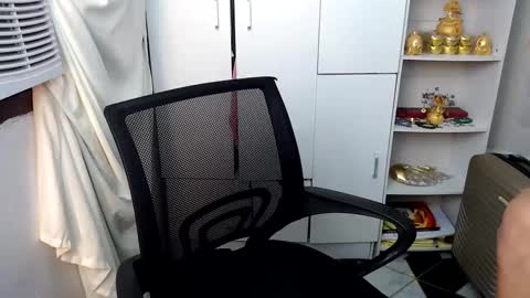 Snapshot of scarletxxxx chatting on 12/20/24, 02:52 Queen Scarlet online show from 12/20/24, 02:52