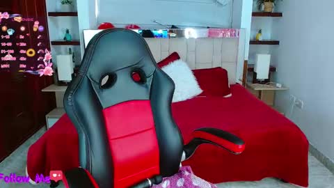 scarllet online show from 02/28/25, 12:09