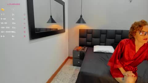 Snapshot of sccarlett_johnnson chatting on 02/12/25, 01:30 Ines online show from 02/12/25, 01:30