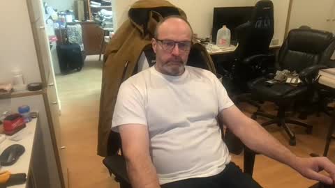 Snapshot of schief6218 chatting on 02/15/26, 12:03 schief6218 online show from 02/15/26, 12:03