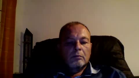 Snapshot of schnibschnab chatting on 09/17/25, 12:01 schnibschnab online show from 09/17/25, 12:01
