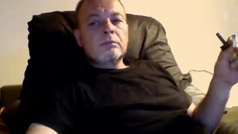 Snapshot of schnibschnab chatting on 09/25/25, 02:59 schnibschnab online show from 09/25/25, 02:59