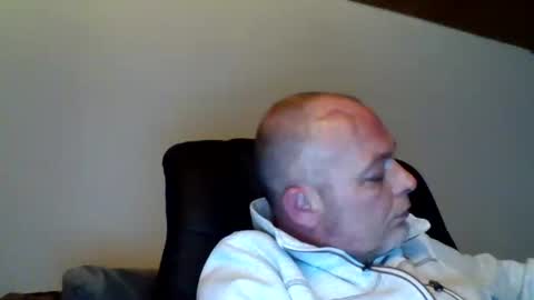 Snapshot of schnibschnab chatting on 10/05/25, 01:37 schnibschnab online show from 10/05/25, 01:37