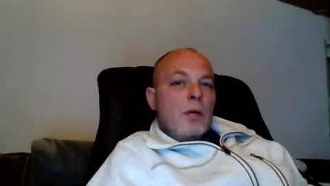 Snapshot of schnibschnab chatting on 10/05/25, 08:51 schnibschnab online show from 10/05/25, 08:51