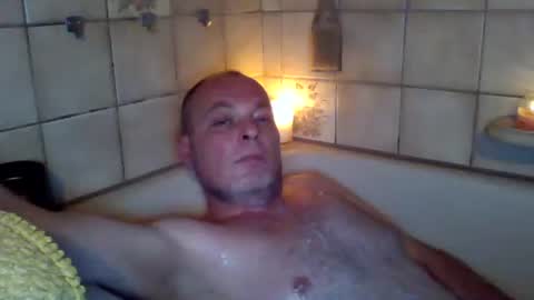 Snapshot of schnibschnab chatting on 10/15/25, 01:50 schnibschnab online show from 10/15/25, 01:50