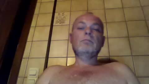 Snapshot of schnibschnab chatting on 10/16/25, 11:06 schnibschnab online show from 10/16/25, 11:06