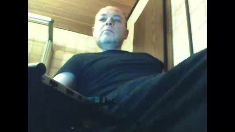 Snapshot of schnibschnab chatting on 11/03/25, 10:42 schnibschnab online show from 11/03/25, 10:42