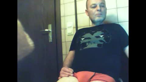 Snapshot of schnibschnab chatting on 11/09/25, 02:21 schnibschnab online show from 11/09/25, 02:21