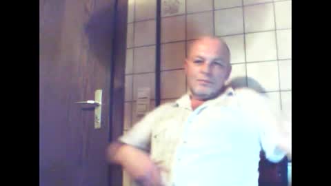 Snapshot of schnibschnab chatting on 11/16/25, 04:07 schnibschnab online show from 11/16/25, 04:07