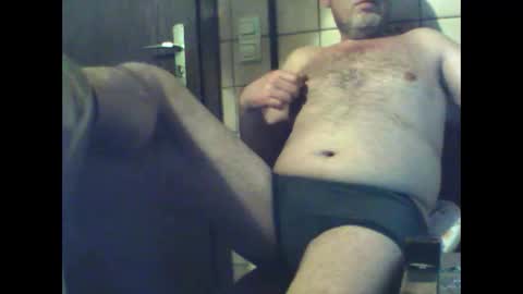 Snapshot of schnibschnab chatting on 11/16/25, 11:54 schnibschnab online show from 11/16/25, 11:54