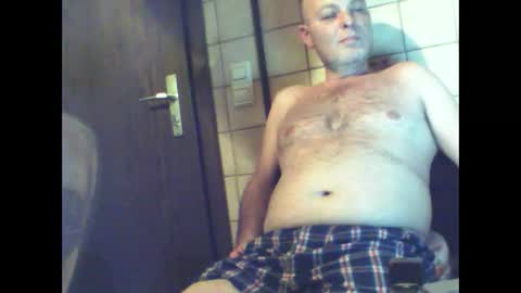 Snapshot of schnibschnab chatting on 11/19/25, 02:11 schnibschnab online show from 11/19/25, 02:11